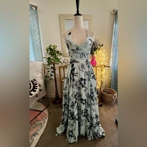 Gorgeous flowy free people Maxi. Adjustable ties backless